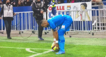 美媒：湖人和勇士正积极探索引进鹈鹕球员赫伯特·琼斯