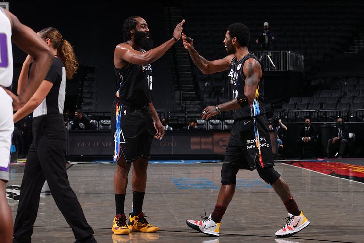 足球国足门将扑出关键点球，助球队惊险取胜（国足门将神扑关键点球，助球队险胜告捷）