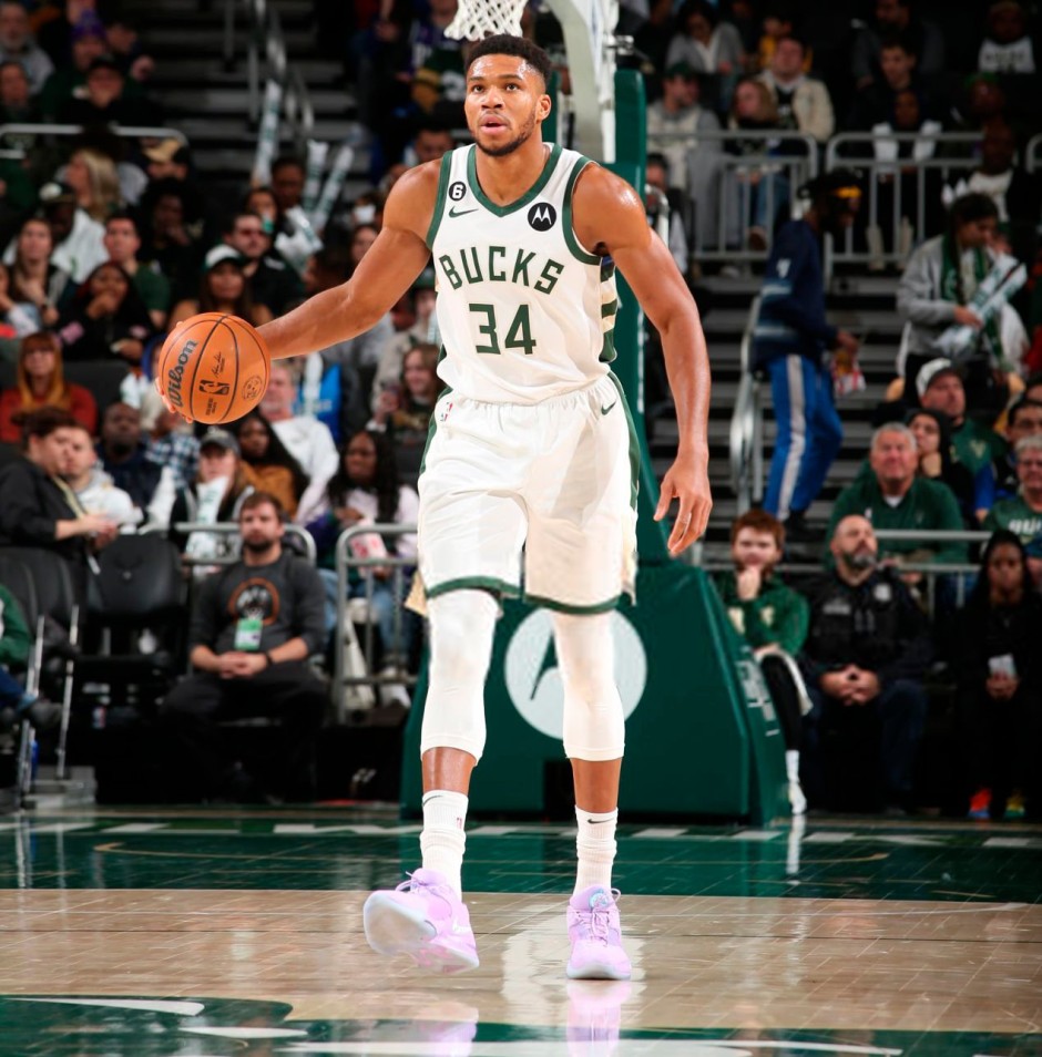 FIFPro最佳阵入围次数榜：梅西17次居首，姆巴佩6次进入前十（FIFPro最佳阵容入围次数排行榜：梅西以17次领跑，姆巴佩6次跻身前十）