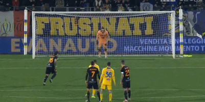 埃贝尔打趣：我看球时很安静而穆勒话很多，我不得不适应他（埃贝尔笑称：观赛我很安静，穆勒话多，我只能适应他）