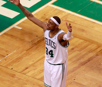 他刚在踢上港的比赛爆发，就被老东家解约离队，球迷建议来中超（刚在对阵上港一战爆发，却被老东家解约离队，球迷呼吁转投中超）