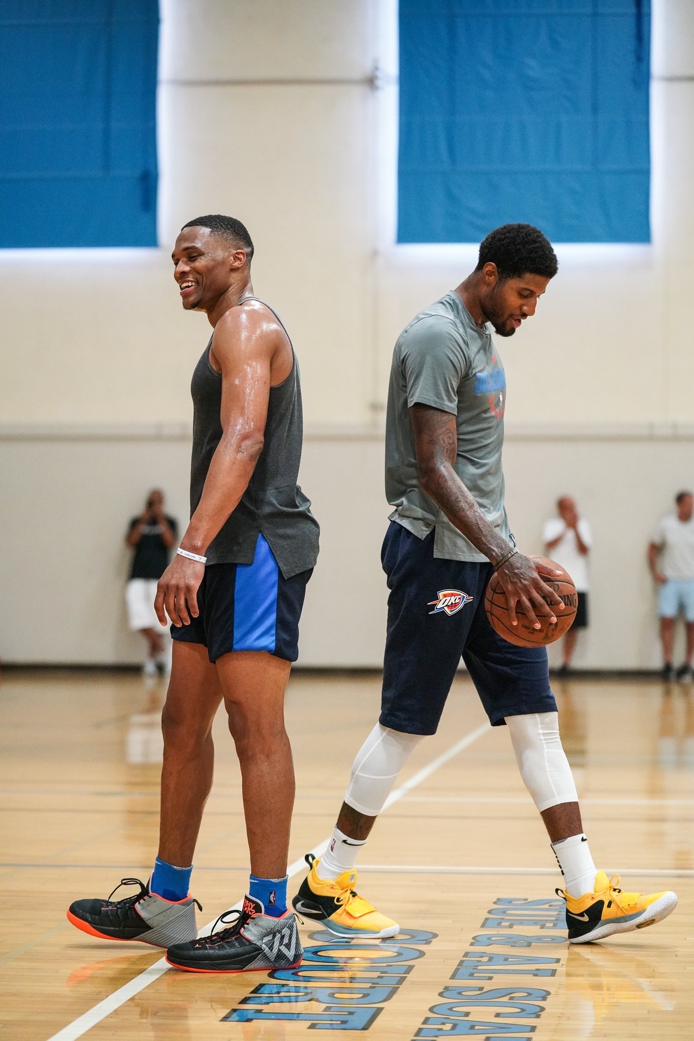 意甲半场：内雷斯双响，那不勒斯3-0亚特兰大（意甲上半场：内雷斯梅开二度，那不勒斯3-0领先亚特兰大）