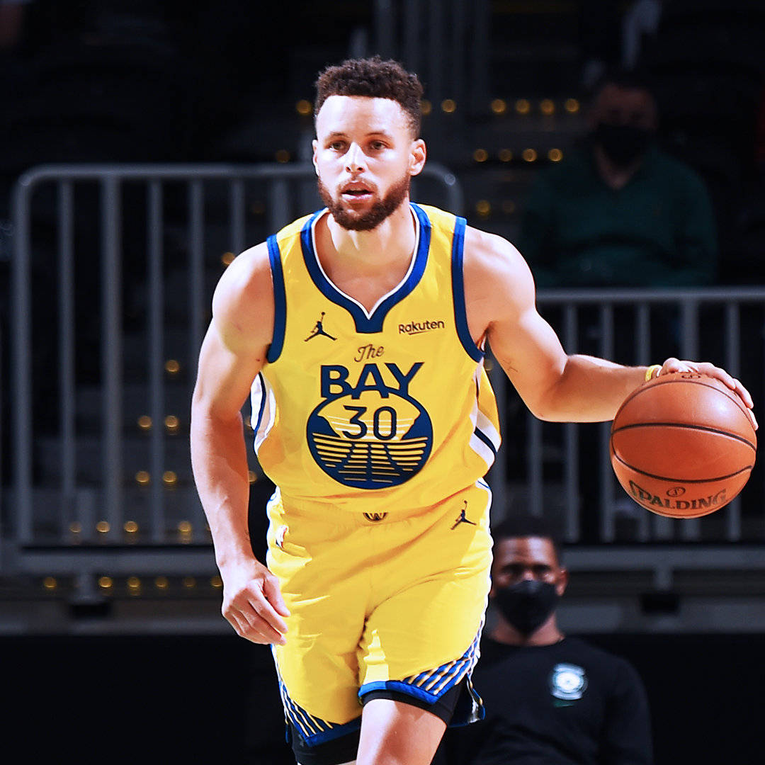 池忠国迎国安生涯200场里程碑，赛前热身获赠纪念球衣（赛前热身获赠纪念球衣，池忠国迎来国安生涯第200场里程碑）