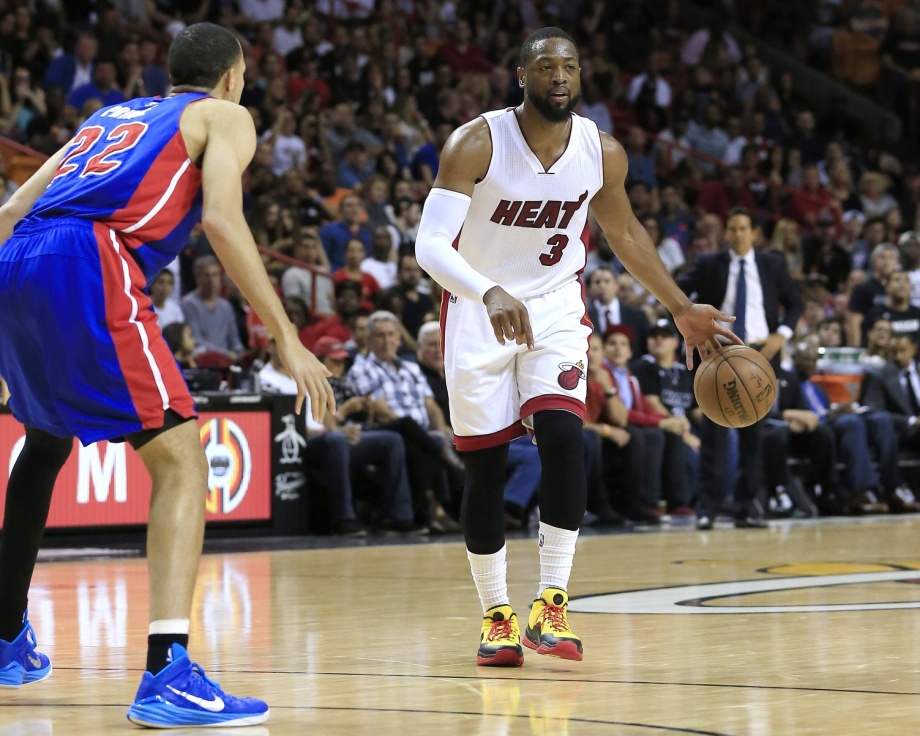 上海狂轰69分，怀特塞德8分半送4次封盖，上海大比分领先（上海火力全开轰下69分，怀特塞德8分半送4帽，上海早早拉开大比分领先）