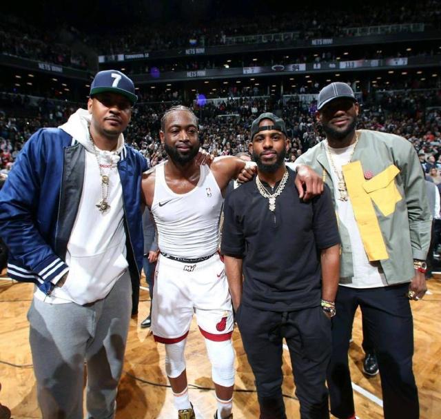 跟队：阿什拉夫伤缺6-8周，他的目标是尽快恢复赶上非洲杯（队记：阿什拉夫预计伤停6至8周，力争尽快康复赶上非洲杯）